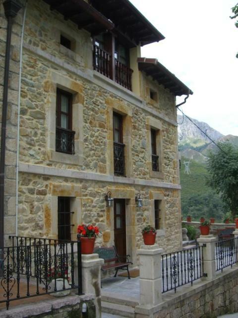 Apartamentos Rurales La Husteriza Ruenes ภายนอก รูปภาพ